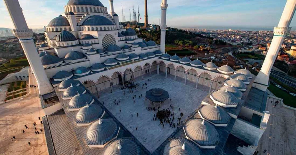 The 10 Most Beautiful Mosques in Istanbul You Can Visit
