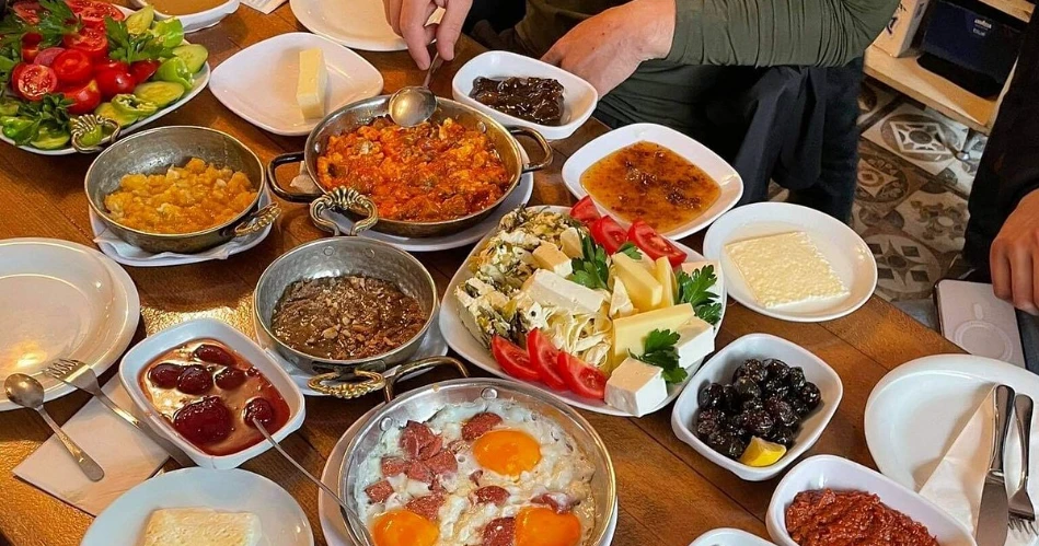 Best Breakfast Spots and Foods to Try in Istanbul